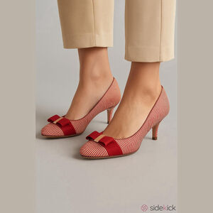 Salvatore Ferragamo Vara Bow Pumps Size 5 Leather Heels w Dust Bag